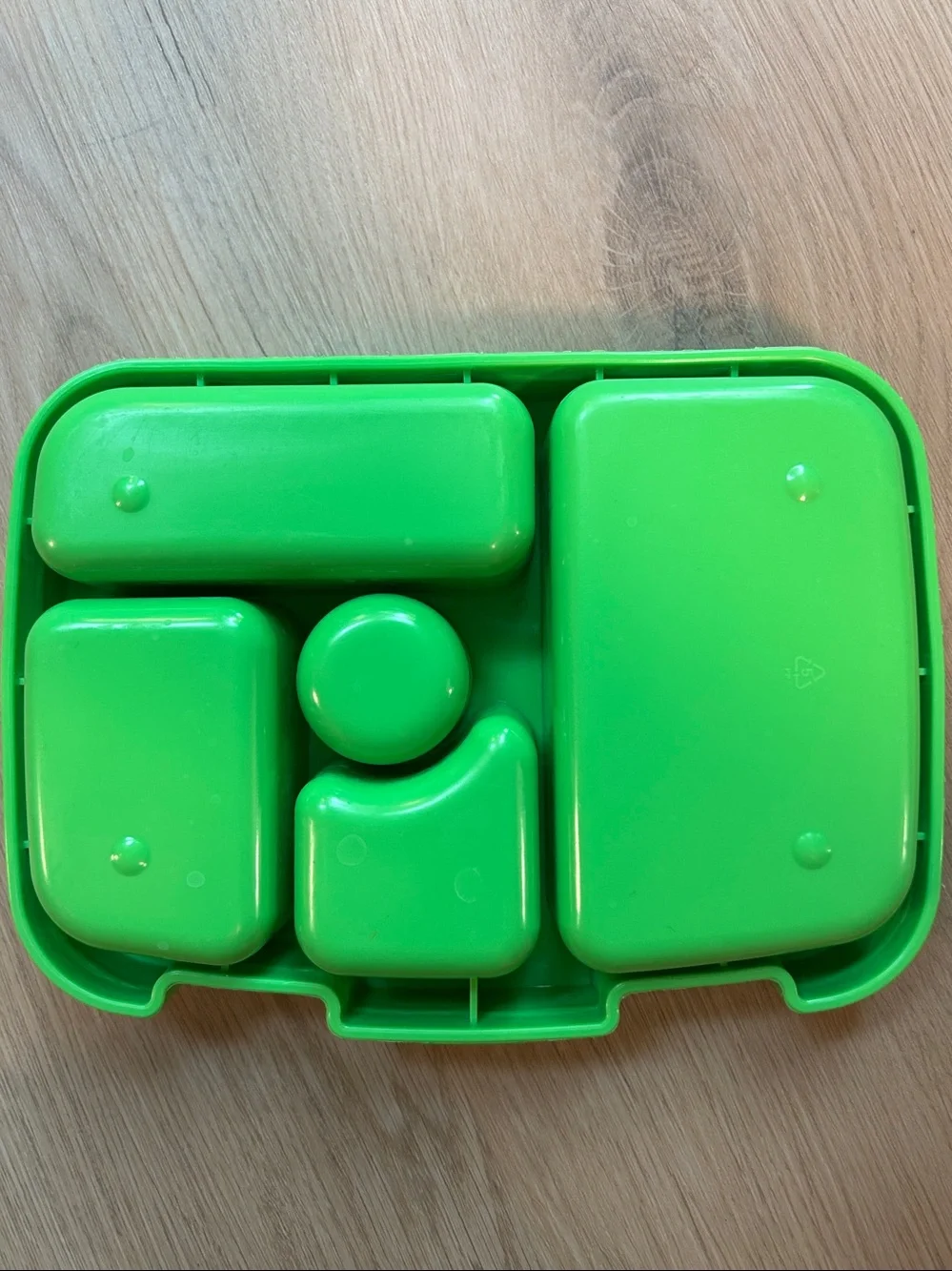 Bentgo-Style Kids Lunchbox Tray 5 Compartment Green plus FREE food picks